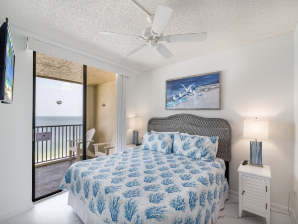 Lovely Condo in Marco Island with Full Ocean Views Sleeps 4